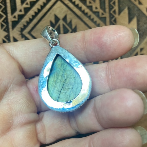 925 Sterling Silver Labradorite Pendant - Picture 6 of 10